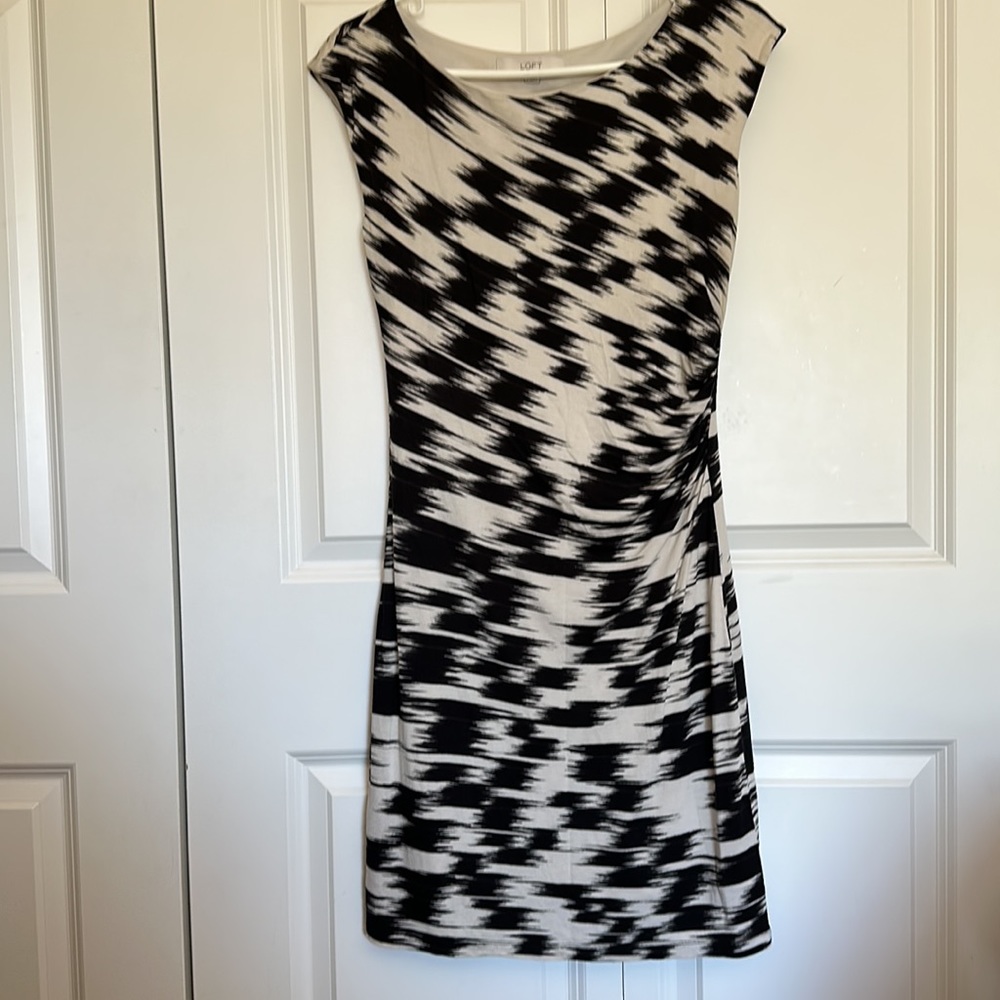 Ann Taylor Loft black and cream abstract print dress size small EUC